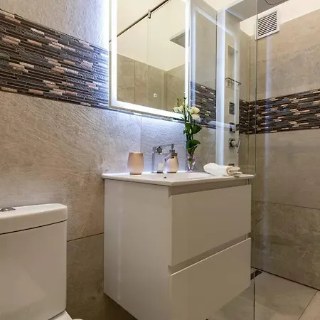 4 Apartment *