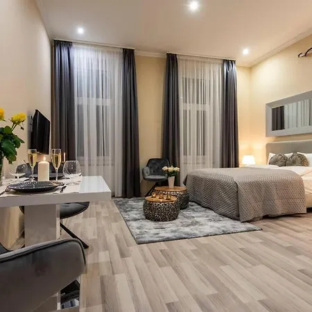 4 * Budapest